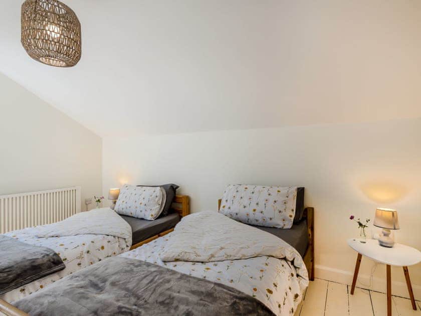 Twin bedroom | Beehive Cottage, Beccles