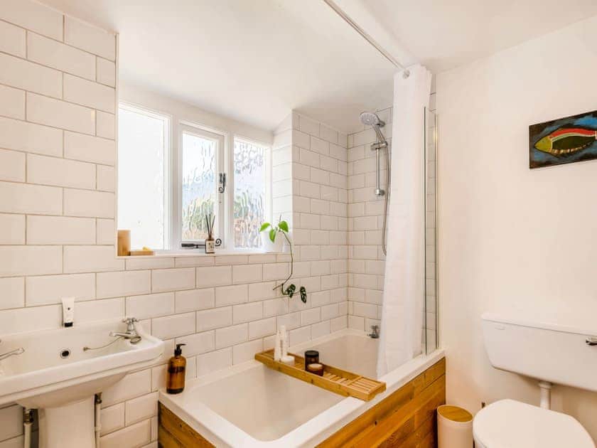 Bathroom | Beehive Cottage, Beccles