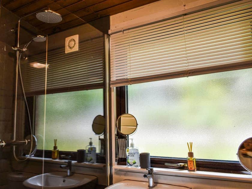 Shower room | Finlog, Bradworthy