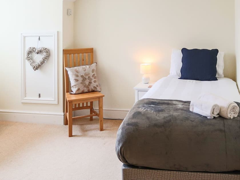 Single bedroom | Llwyn Ysgaw, Cemaes