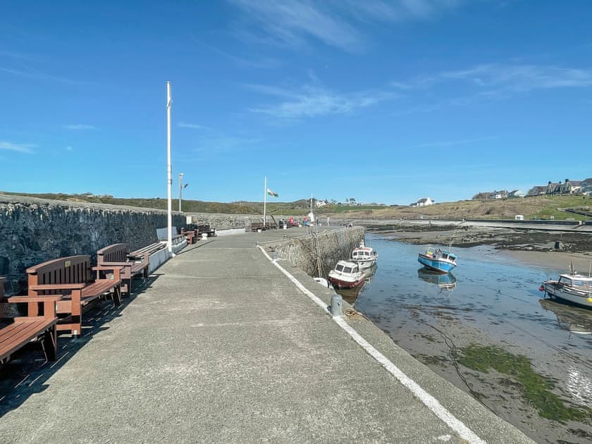 Surrounding area | Llwyn Ysgaw, Cemaes