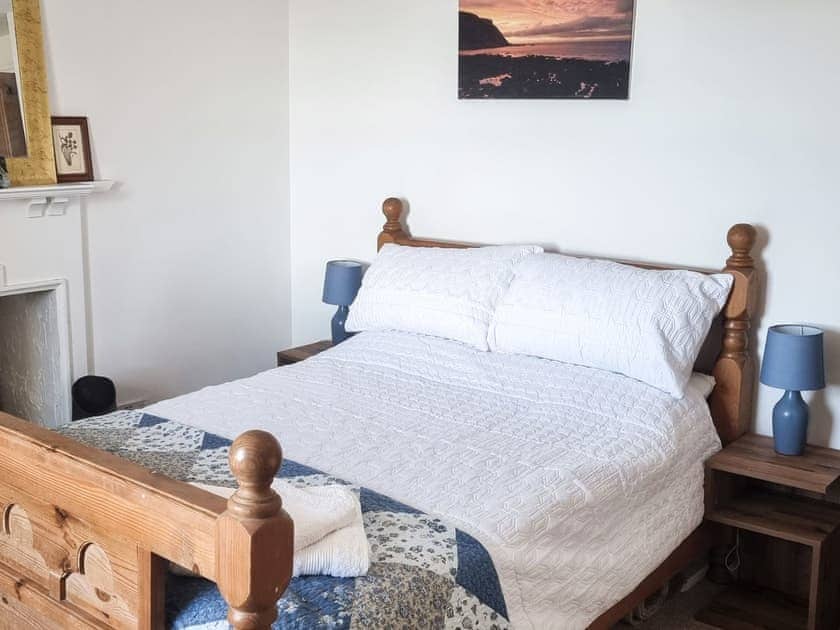 Double bedroom | The Windowky, Gardenstown