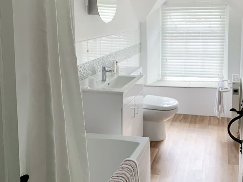 Bathroom | Yr Hen Bwthyn, Llangollen