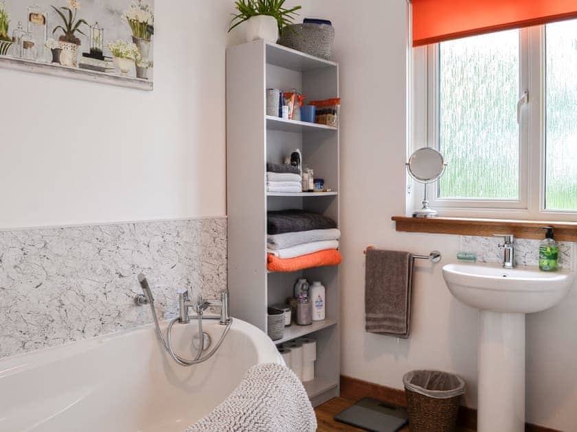 Bathroom | High Threave Cottage, Newton Stewart