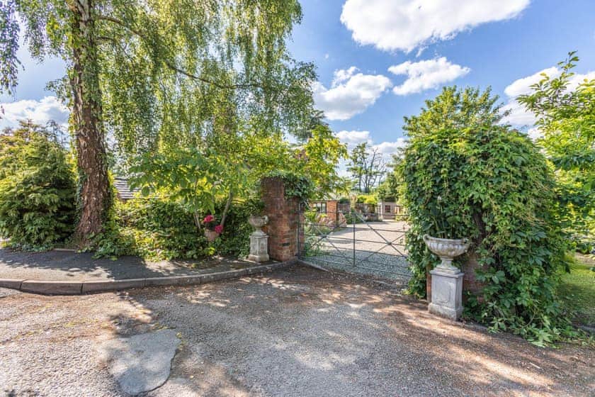 Parking | Courtyard Retreat, Tenbury Wells