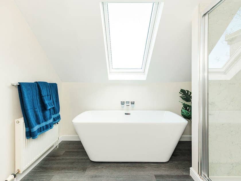 Bathroom | High Kirkland Holiday Cottages: Robin’s Nest - High Kirkland Holiday Cottages, Kirkcudbright