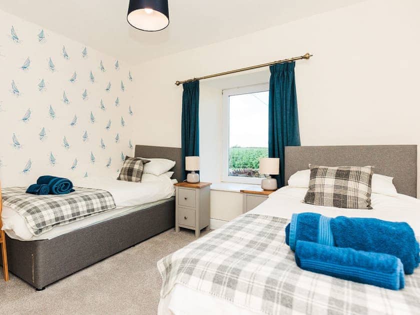 Twin bedroom | High Kirkland Holiday Cottages: Robin’s Nest - High Kirkland Holiday Cottages, Kirkcudbright