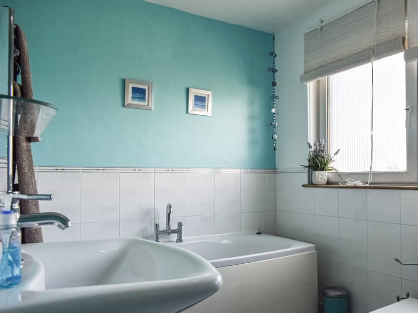 Bathroom | Maisie Cottage, St Monans, near Anstruther