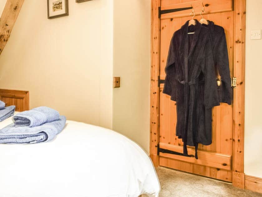 Double bedroom | The Thatched Cottage, Ladybank, near St Andrews and Collessie