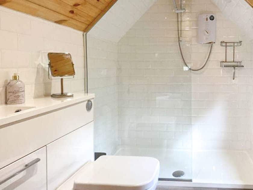 Shower room | Mither Tap Lodge - Clovenstone Lodges, Inverurie