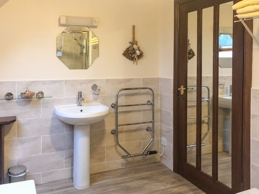 Bathroom | Forge Mill Cottage, Dalbeattie