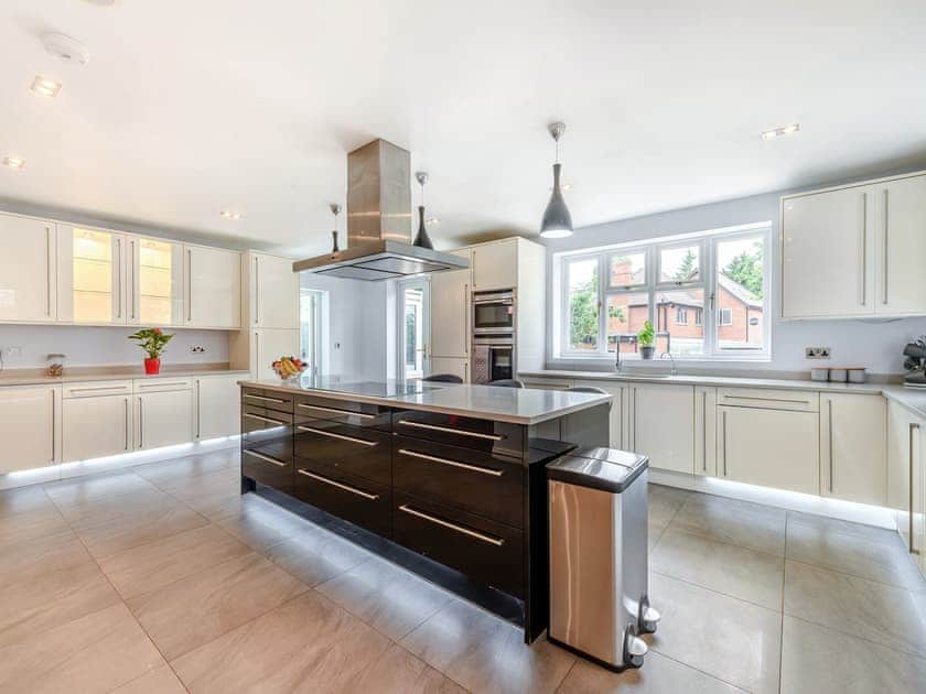 Kitchen area | Farm Way, Northwood, near London