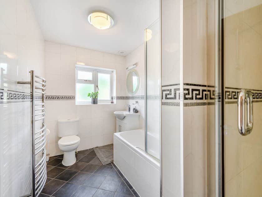 En-suite | Farm Way, Northwood, near London