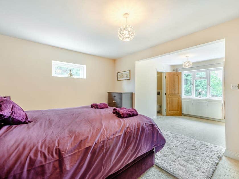 Double bedroom | Farm Way, Northwood, near London
