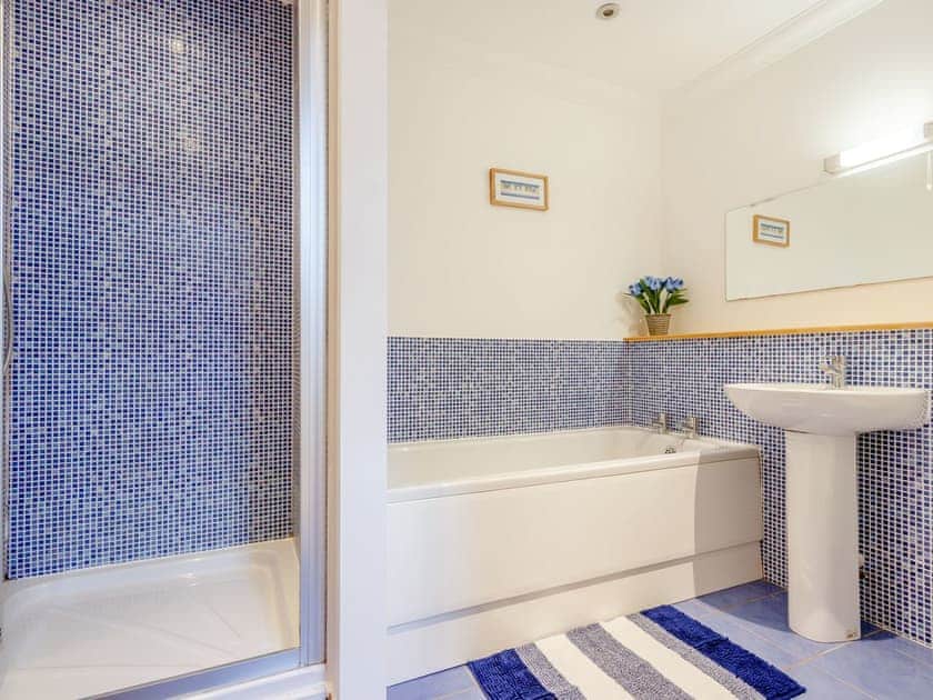 Bathroom | The Steading Cottage, Glenfarg