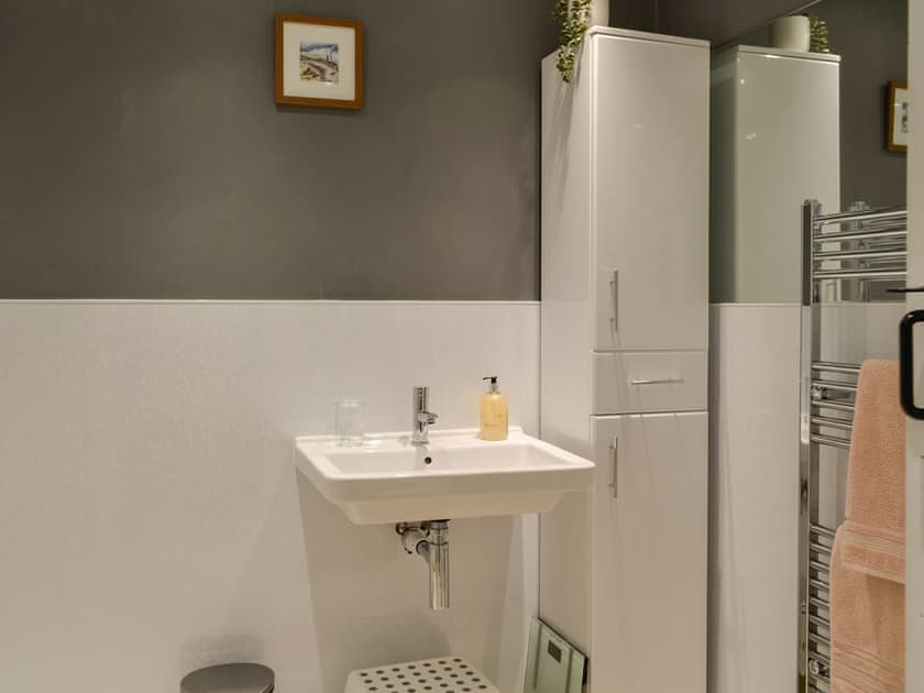Shower room | Lime tree Cottage, Newtonairds