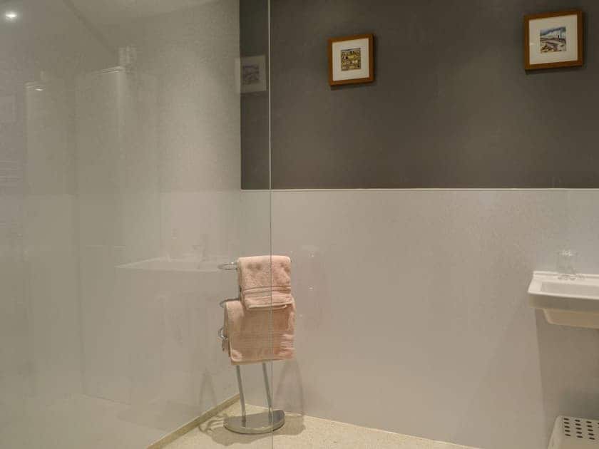 Shower room | Lime tree Cottage, Newtonairds