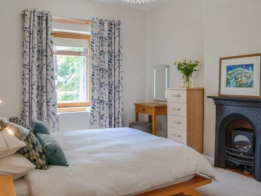 Double bedroom | Lime tree Cottage, Newtonairds