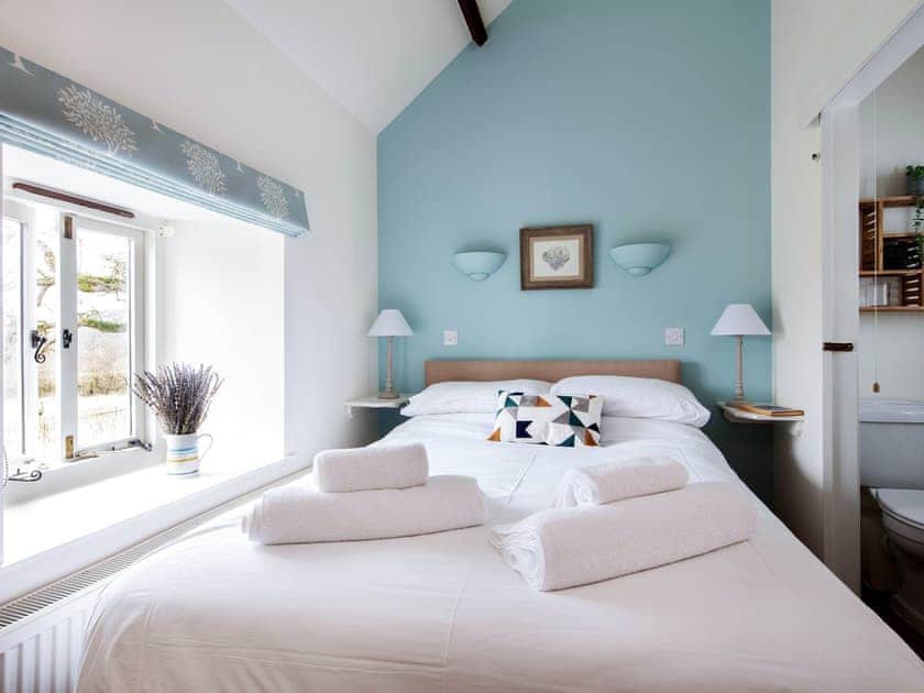 Double bedroom | Otter’s Den - Libbear Barton, Shebbear, near Bude