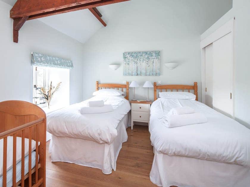 Twin bedroom | Otter’s Den - Libbear Barton, Shebbear, near Bude