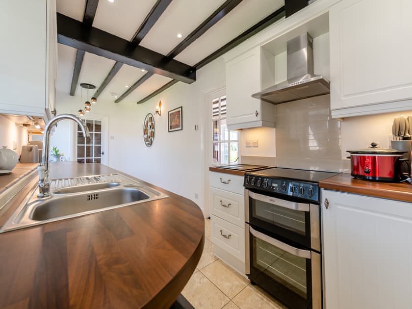 Kitchen/diner | Bronyn Cottage - Bronyn Farm, Ferryside, near Carmarthen