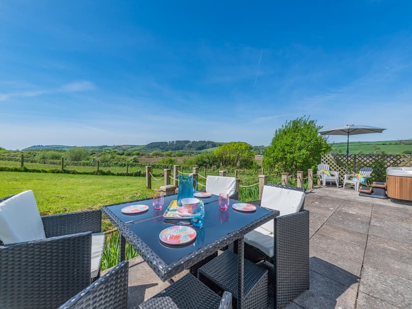 Outdoor | Bronyn Cottage - Bronyn Farm, Ferryside, near Carmarthen