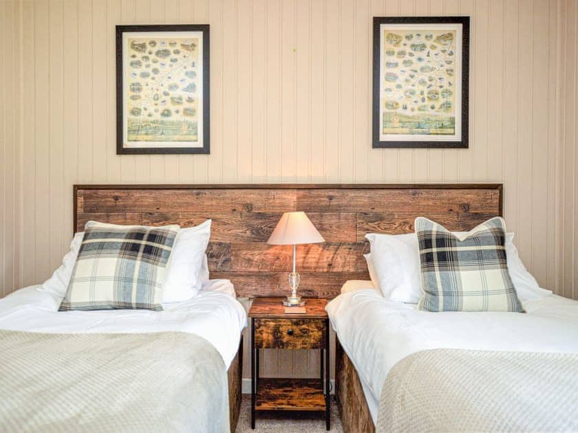 Twin bedroom | Breacan Lodge, Dunoon