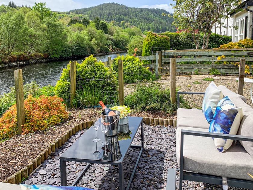 Sitting-out-area | Coorie Doon, Lochgilphead