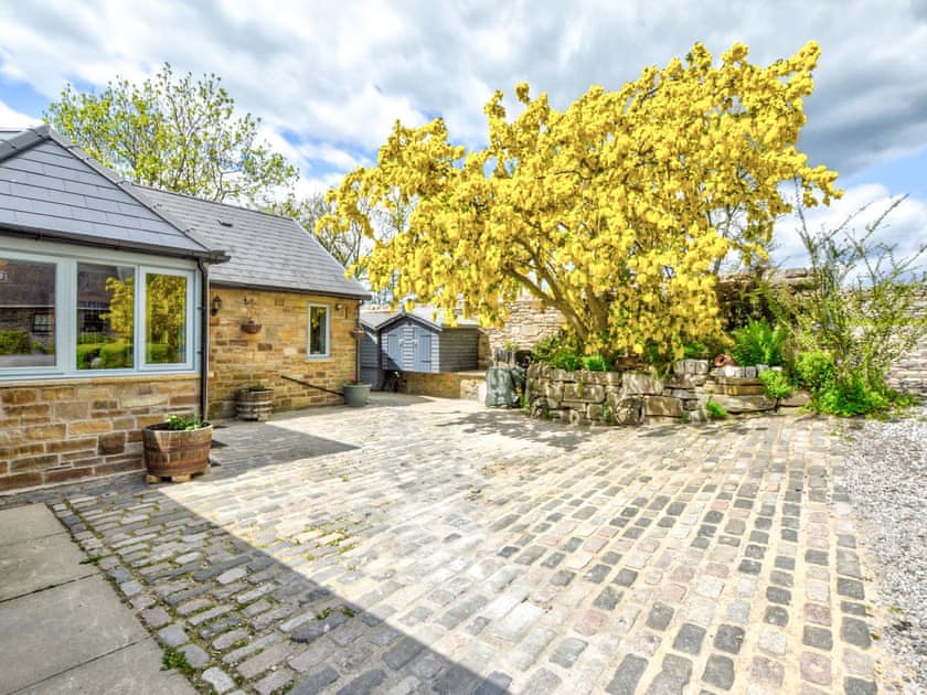Front elevations with cobbled parking area | Hadrian’s Garden Villa, Henshaw, near Haltwhistle