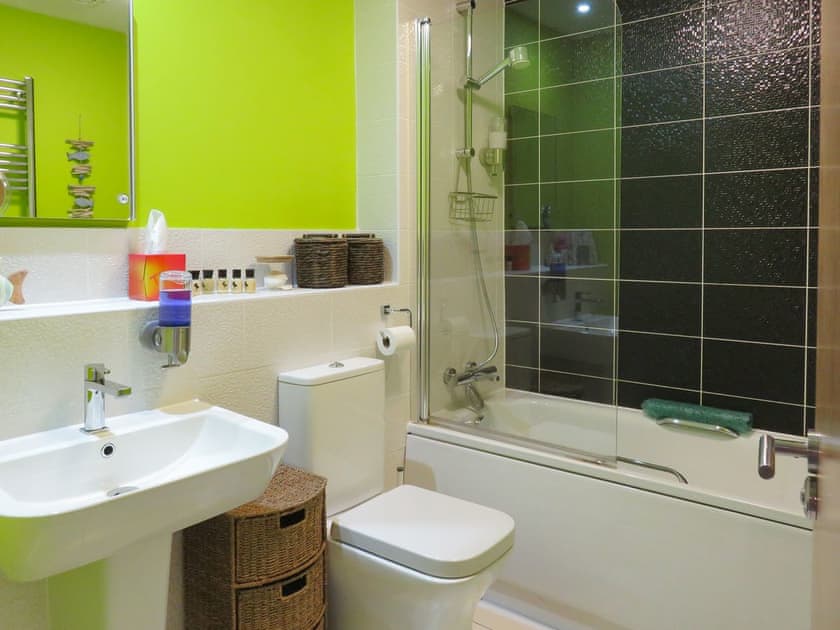 Power shower over bath | Cosy Cotswolds Townhouse, Shipston-on-Stour