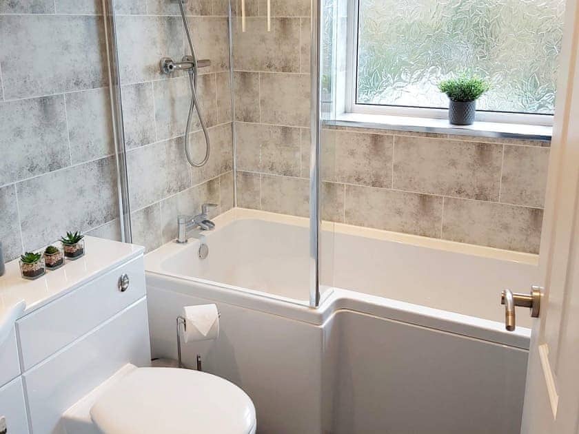 Bathroom | Croeso, Conwy
