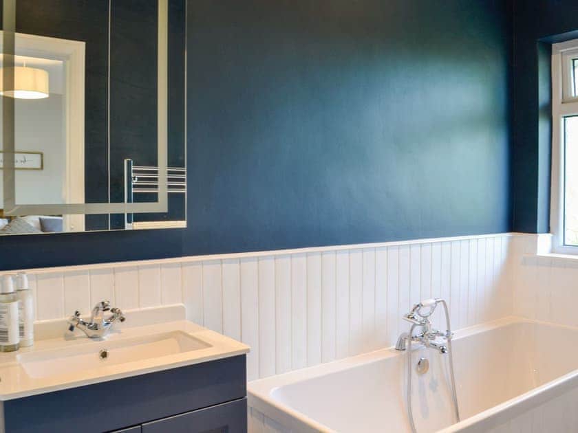 En-suite | Culbae Cottage, Newton Stewart