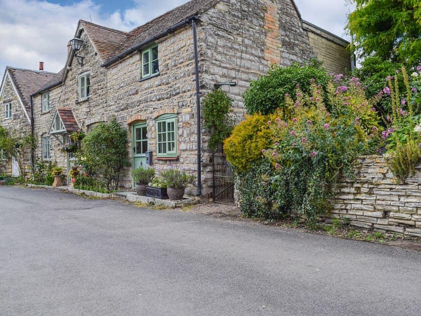 Sitting-out-area | Stable Cottage, Bidford-On-Avon- near Stratford -Upon -Avon