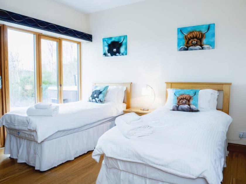 Twin bedroom | Garioch Lodge - Clovenstone Lodges, Inverurie