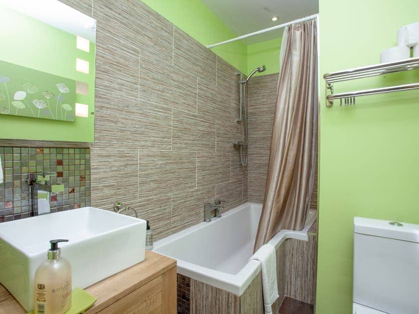 Bathroom | Upper Stables Apartment - Meadfoot Bay, South Devon