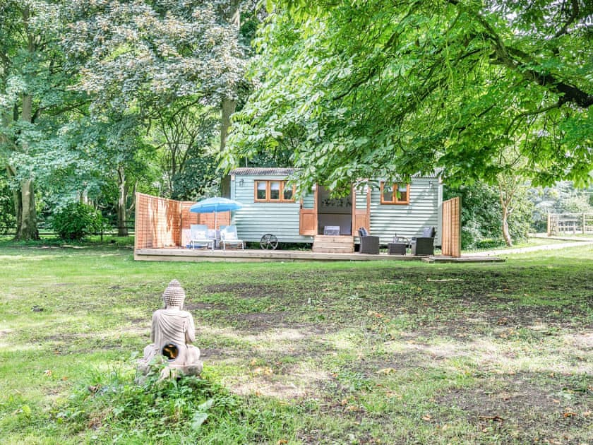 Setting | Walcot Hall Yurts- Snow Drop Hut - Walcot Hall Yurts, Alkborough, near Scunthorpe
