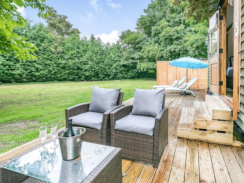 Decking | Walcot Hall Yurts- Snow Drop Hut - Walcot Hall Yurts, Alkborough, near Scunthorpe