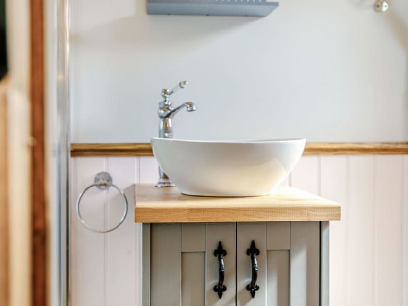 Shower room | Walcot Hall Yurts- Snow Drop Hut - Walcot Hall Yurts, Alkborough, near Scunthorpe