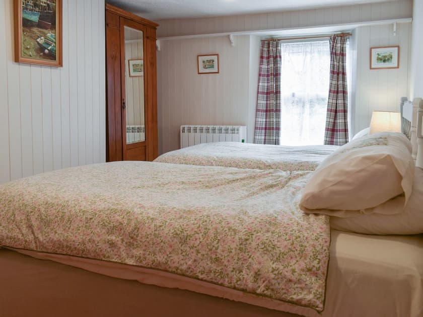 Twin bedroom | Zion Cottage, Goran Haven, near St Austell