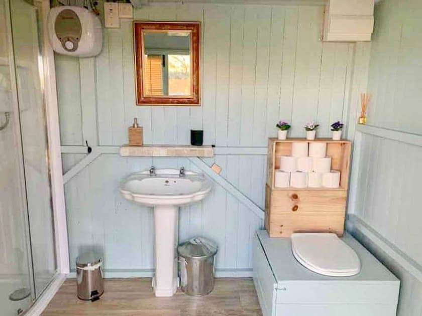 Shower room | Lake View Yurts, Warminster