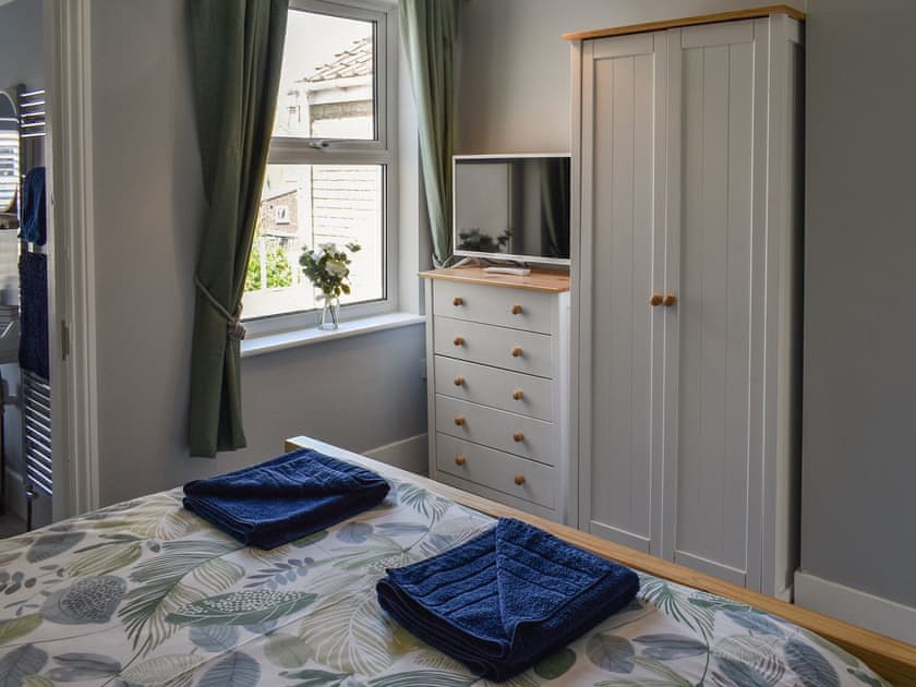 Double bedroom | Curlew Cottage, Pakefield