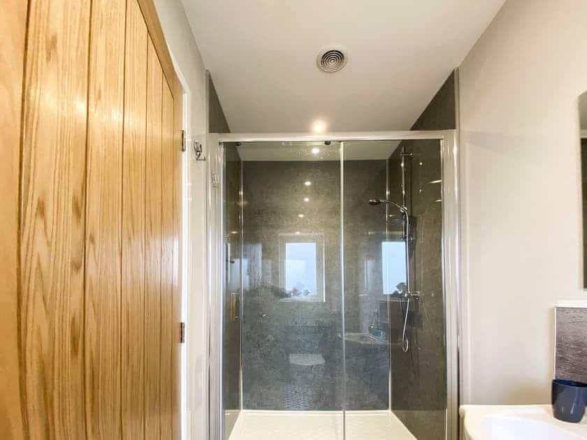 Shower room | Park View, Martham