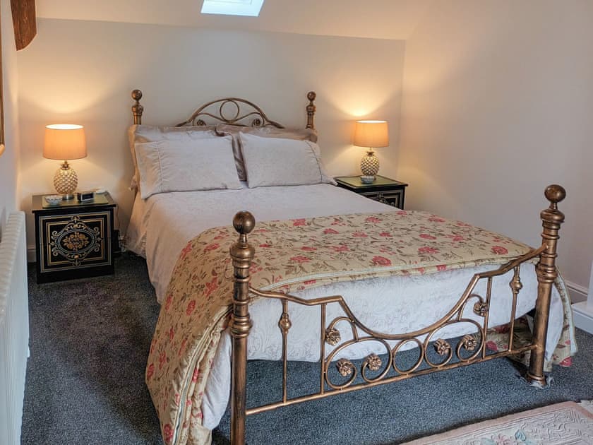 Double bedroom | Honeymead Cottage, Bitton