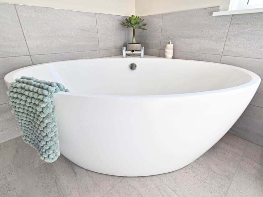 Bathroom | Taigh An Uillt, Kames, near Tighnabruaich