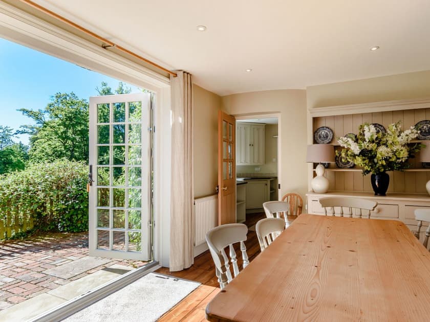 Dining room | Comptons Oast, Frant