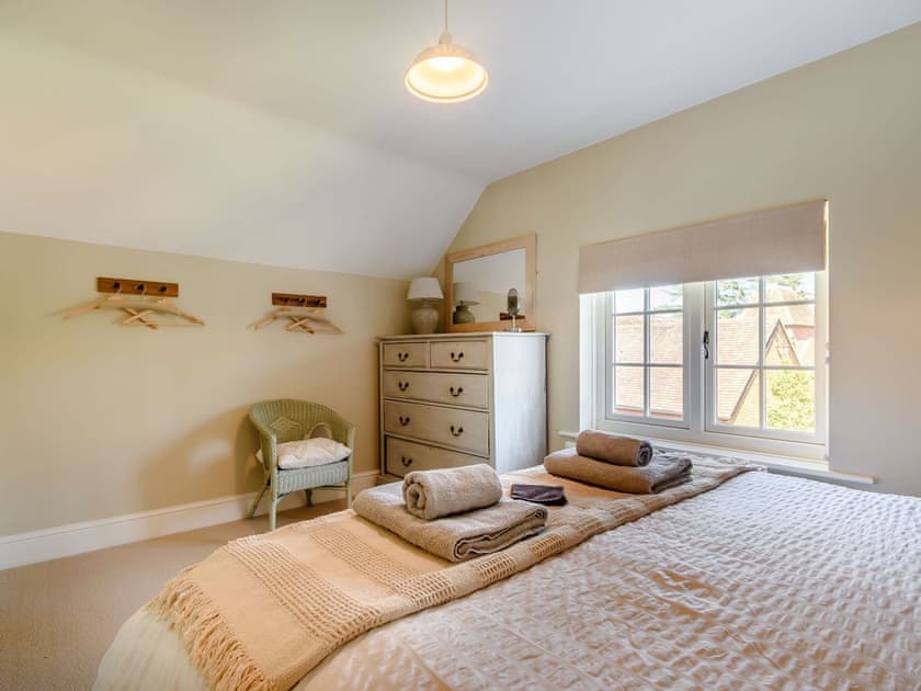 Double bedroom | Comptons Oast, Frant