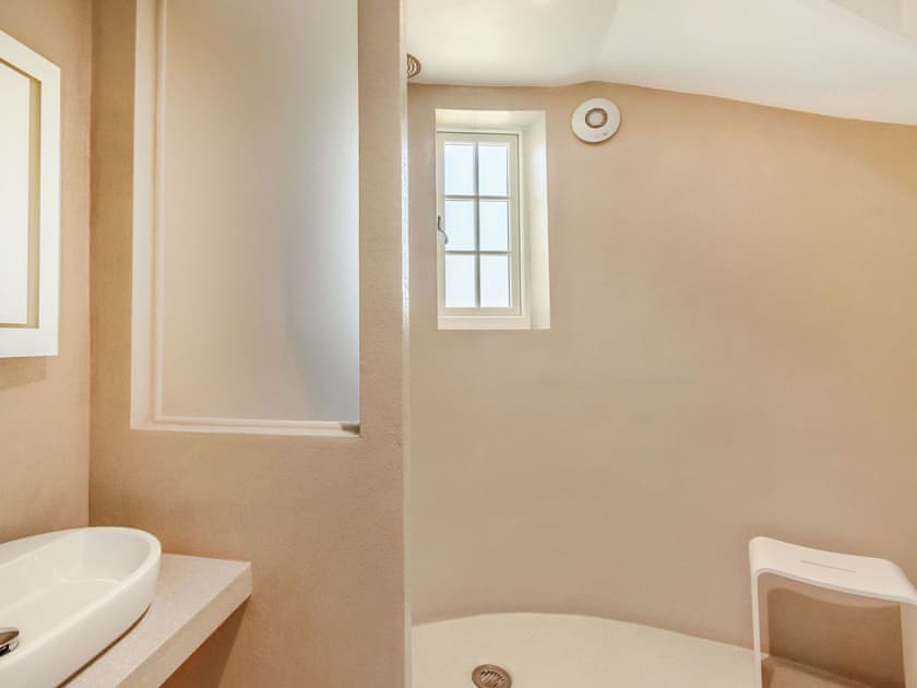 Shower room | Comptons Oast, Frant