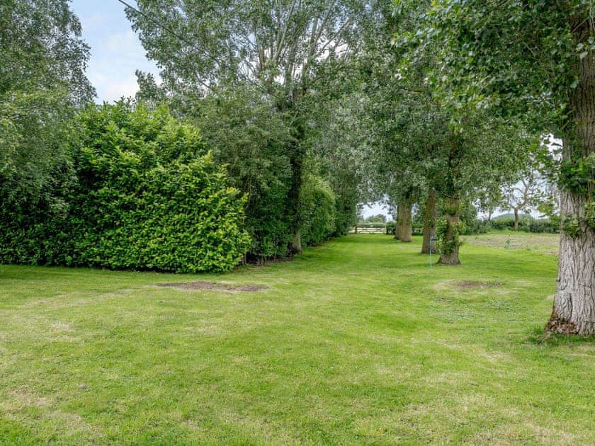 Garden and grounds | Coach House, Coachman’s Cottage - Yaxley Manor Cottages, Yaxley near Eye