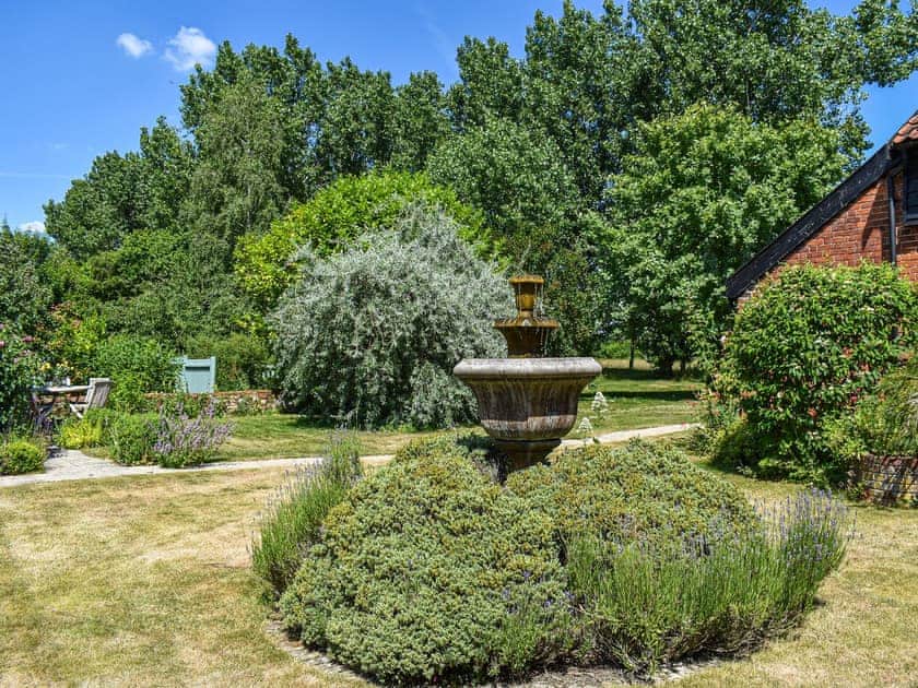 Garden and grounds | Coachman’s Cottage, Coach House - Yaxley Manor Cottages, Yaxley near Eye