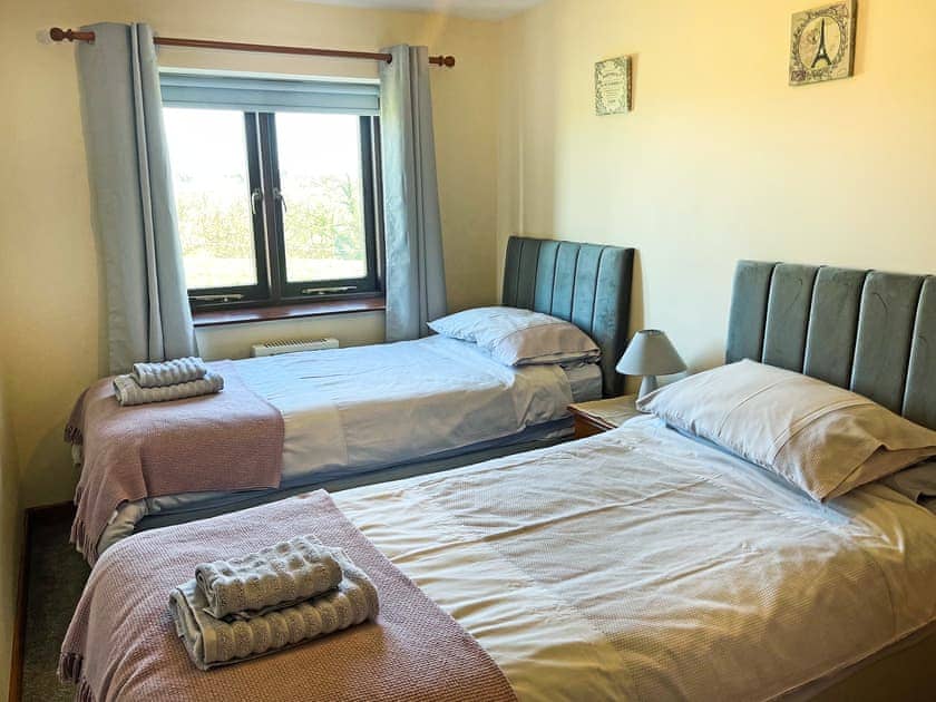 Twin bedroom | Trewin Court - Well Farm Holiday Cottages, Holsworthy, near Launceston